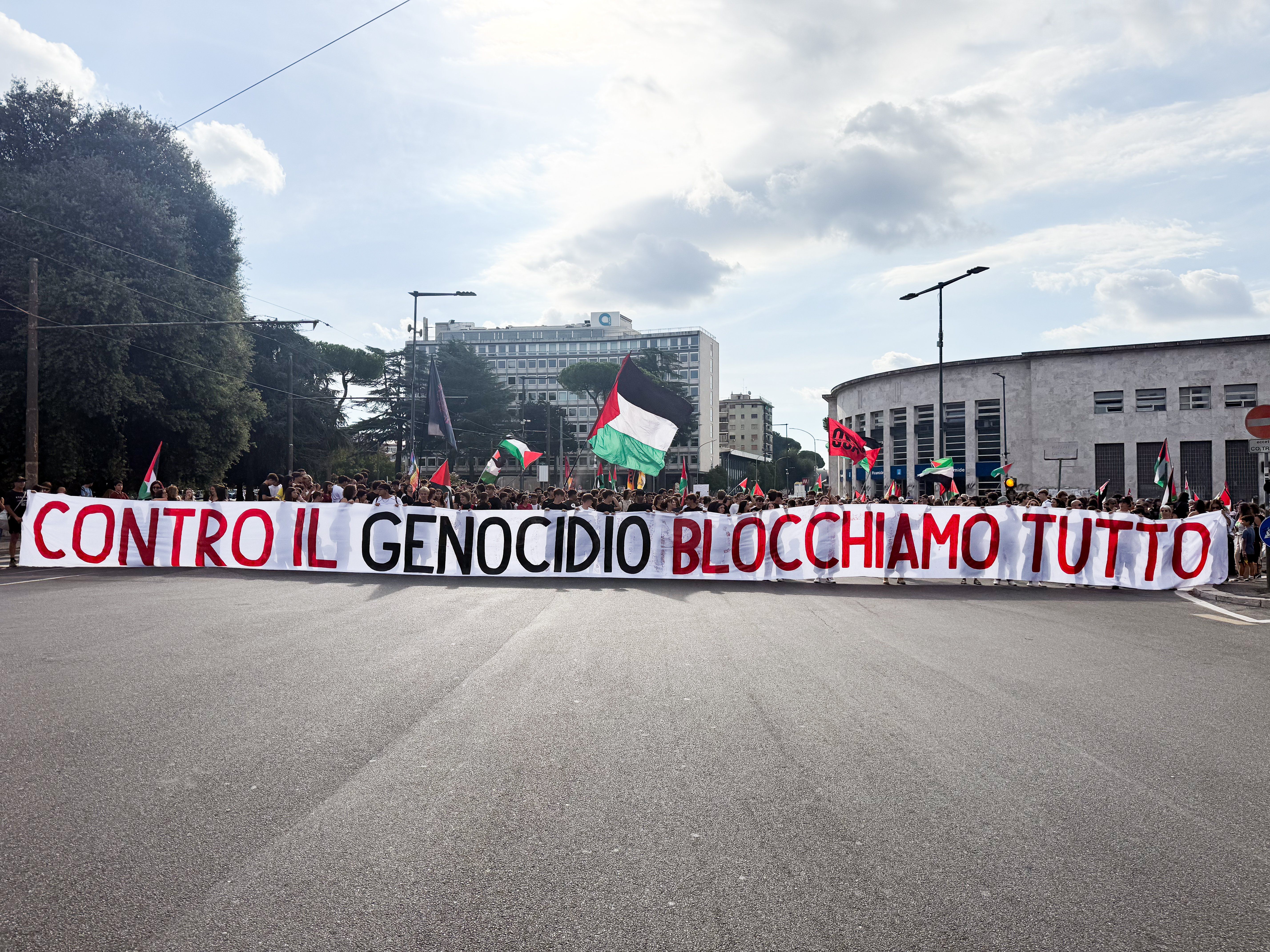 Lo sciopero pro Pal fa cilecca. Per «bloccare il Paese» sono serviti i facinorosi