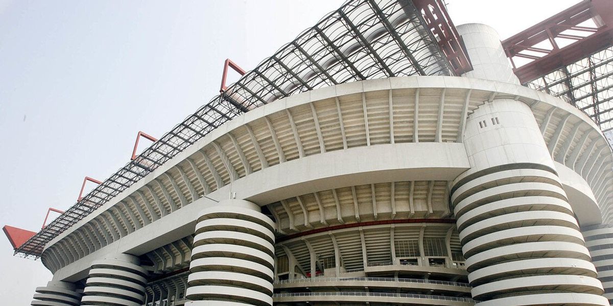 San Siro, il Comitato Sì Meazza denuncia: «Opere abusive e irregolarità nella delibera di vendita» San Siro, il Comitato Sì Meazza denuncia: «Opere abusive e irregolarità nella delibera di vendita»