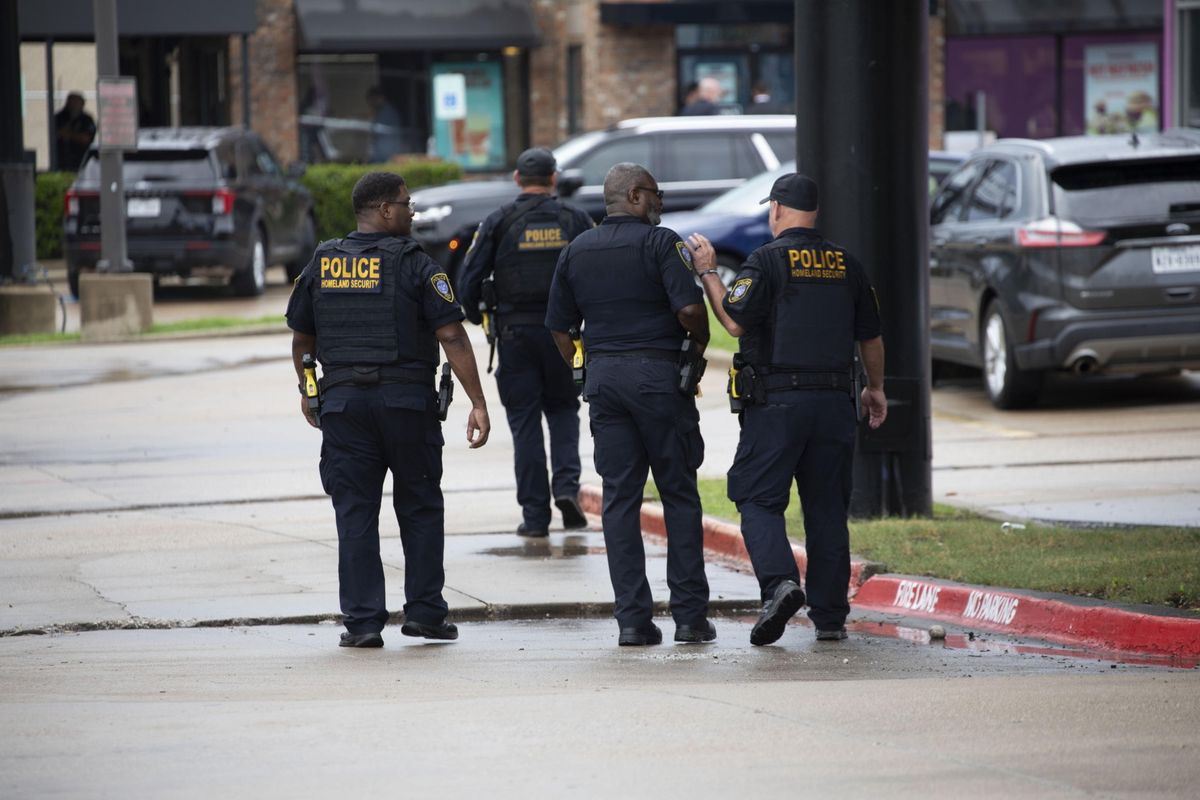 Spari contro l’anti immigrazione Usa. Due morti e un ferito grave a Dallas