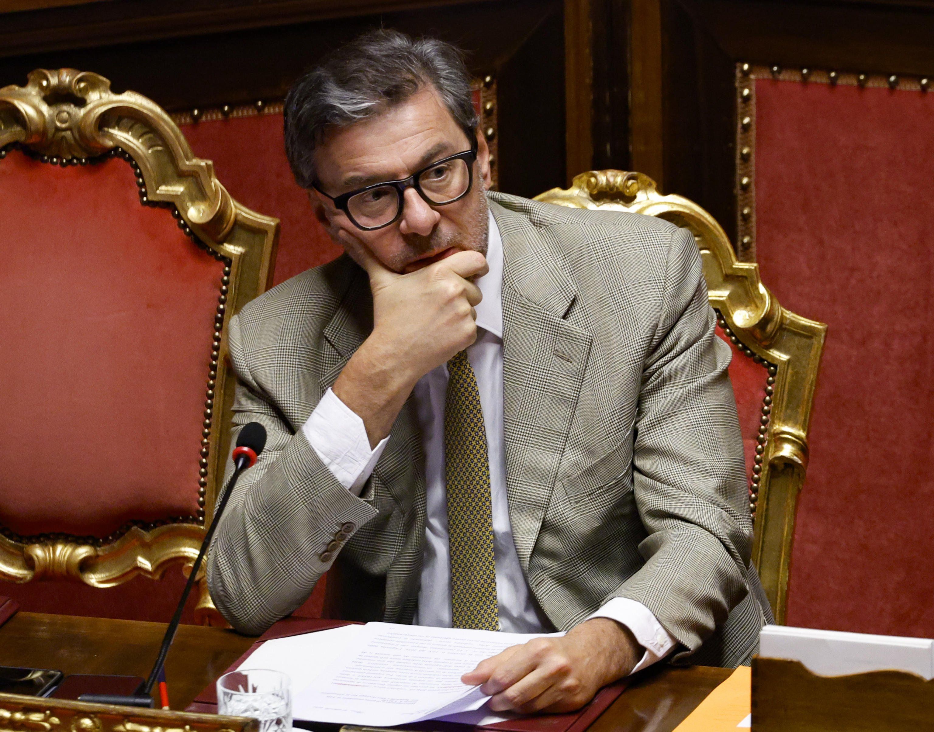 Giorgetti frena su Bpm-Crédit Agricole