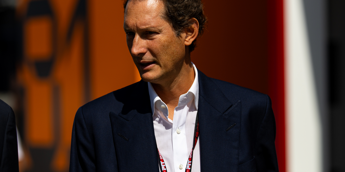 l8217ue regala soldi a elkann per prendere 2000 cinesi