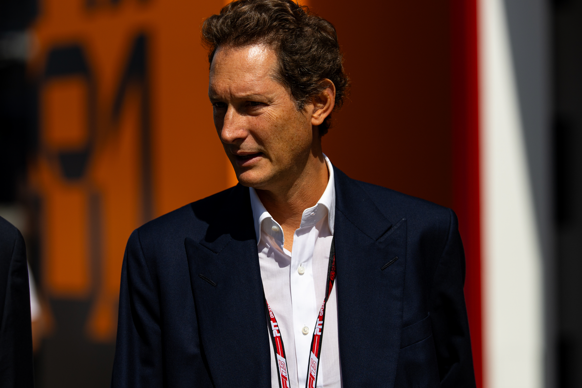 L’Ue regala soldi a Elkann per prendere 2.000 cinesi