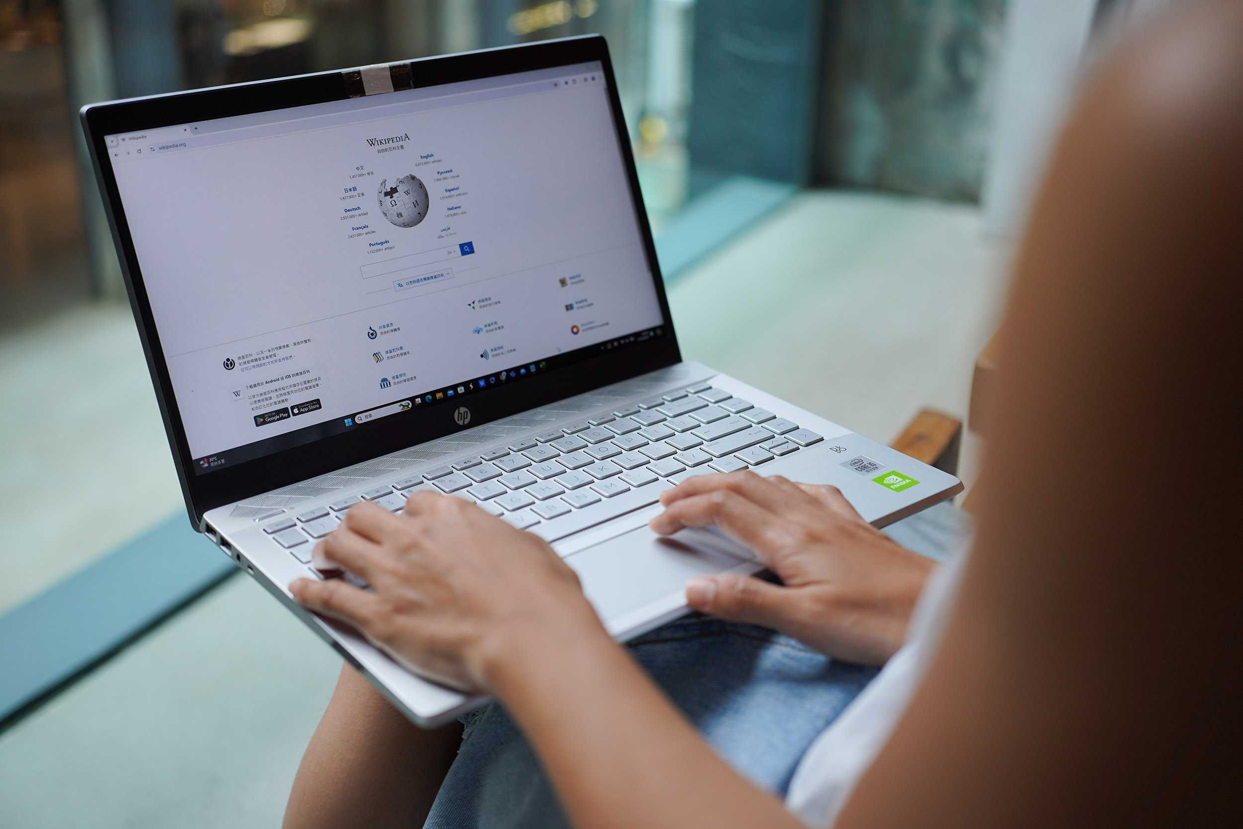 Wikipedia sotto attacco: la nuova frontiera della guerra cognitiva