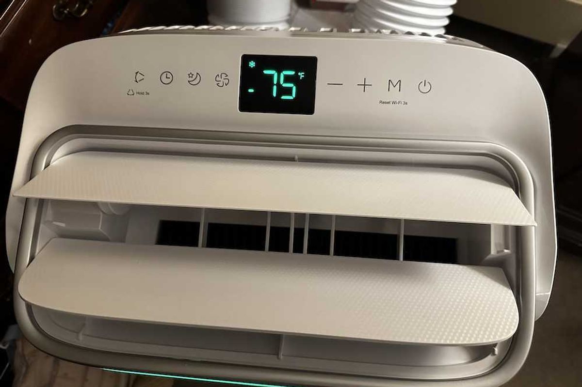 Photo of the top of ZAFRO 14,000 BTU Inverter Portable AC