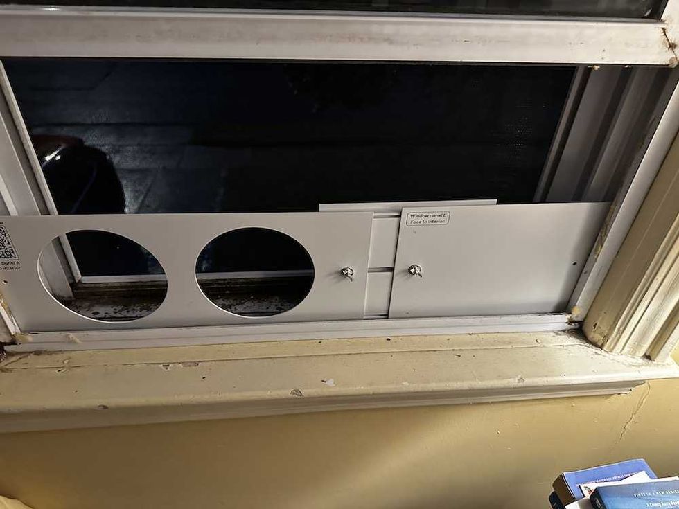 photo of window unit for Zafro portable ac