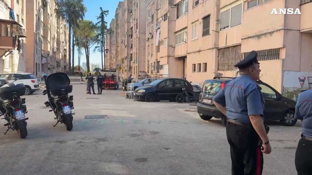 Caivano, la bonifica dei Carabinieri dove e' avvenuta la stesa