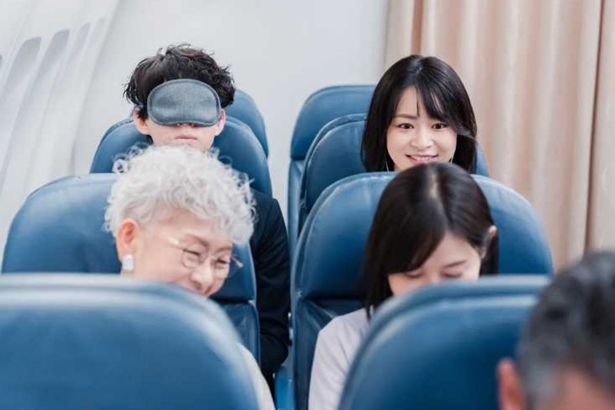 airplane, air travel, flight, airplane etiquette, talking to strangers, social cues