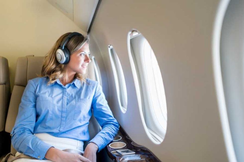 airplane, air travel, flight, airplane etiquette, talking to strangers, social cues