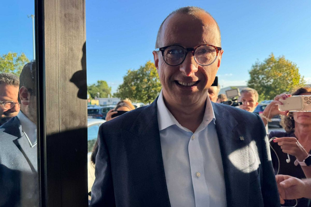 Ricci incolpa l’inchiesta per il suo ko. Poi torna allo stipendificio Bruxelles