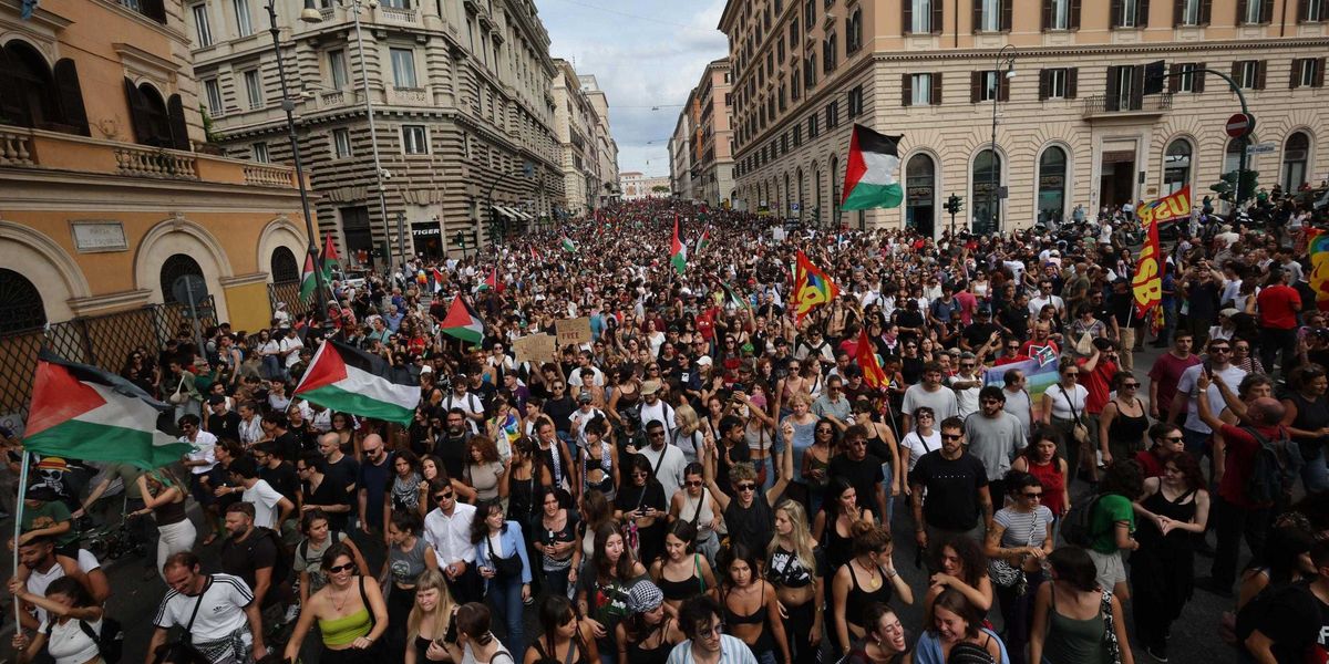 solo da noi si paralizza tutto per la flotilla