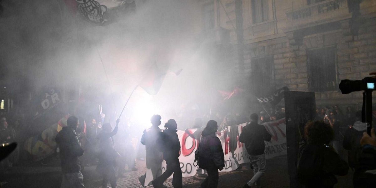 i pro pal vogliono lo scontro bombe stazioni assaltate e occupazioni universitarie