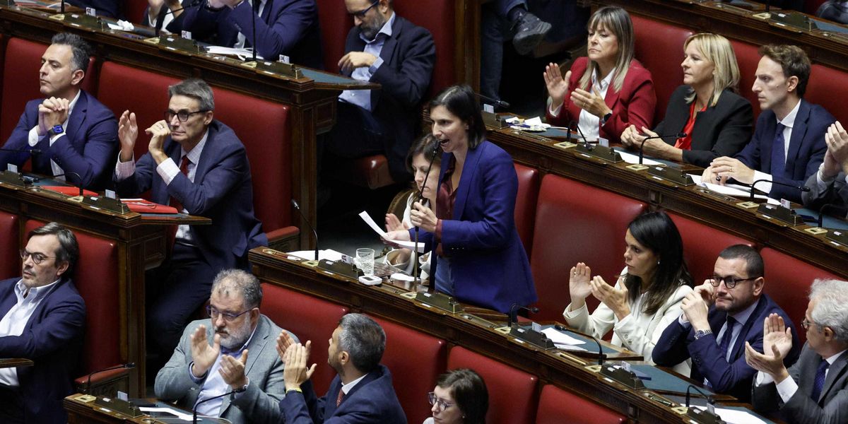 Pur di andare contro il governo la sinistra si astiene sul piano di pace