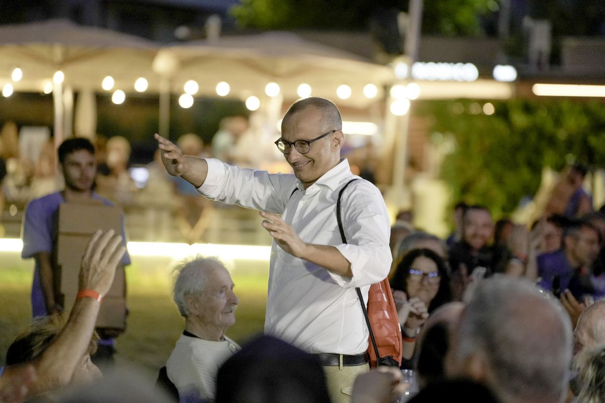 Nel caso delle cene di Ricci spunta l’uomo della comunicazione di Elly