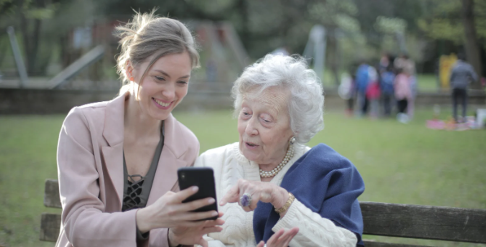 grandma, grand daughter, social media, photos, smartphone, park bench