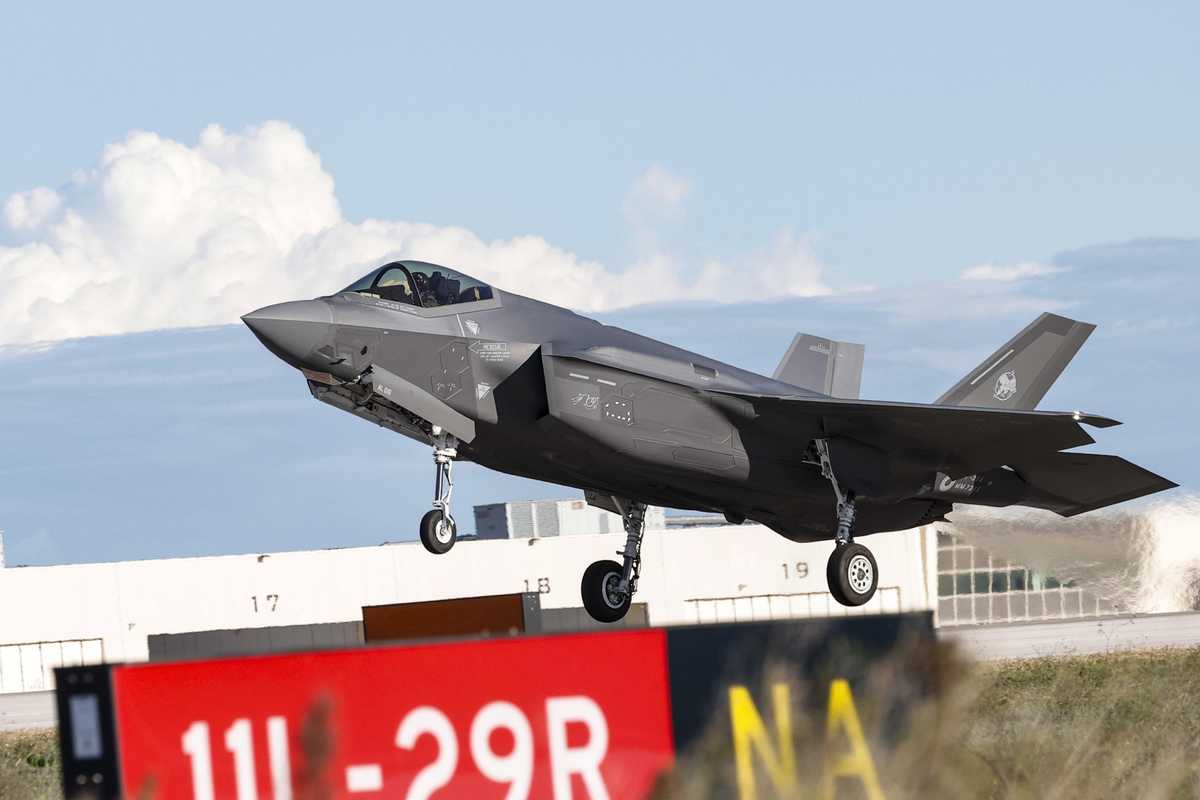 Il Cremlino: «La Nato è già in guerra». Caccia Uk a difesa dei confini polacchi