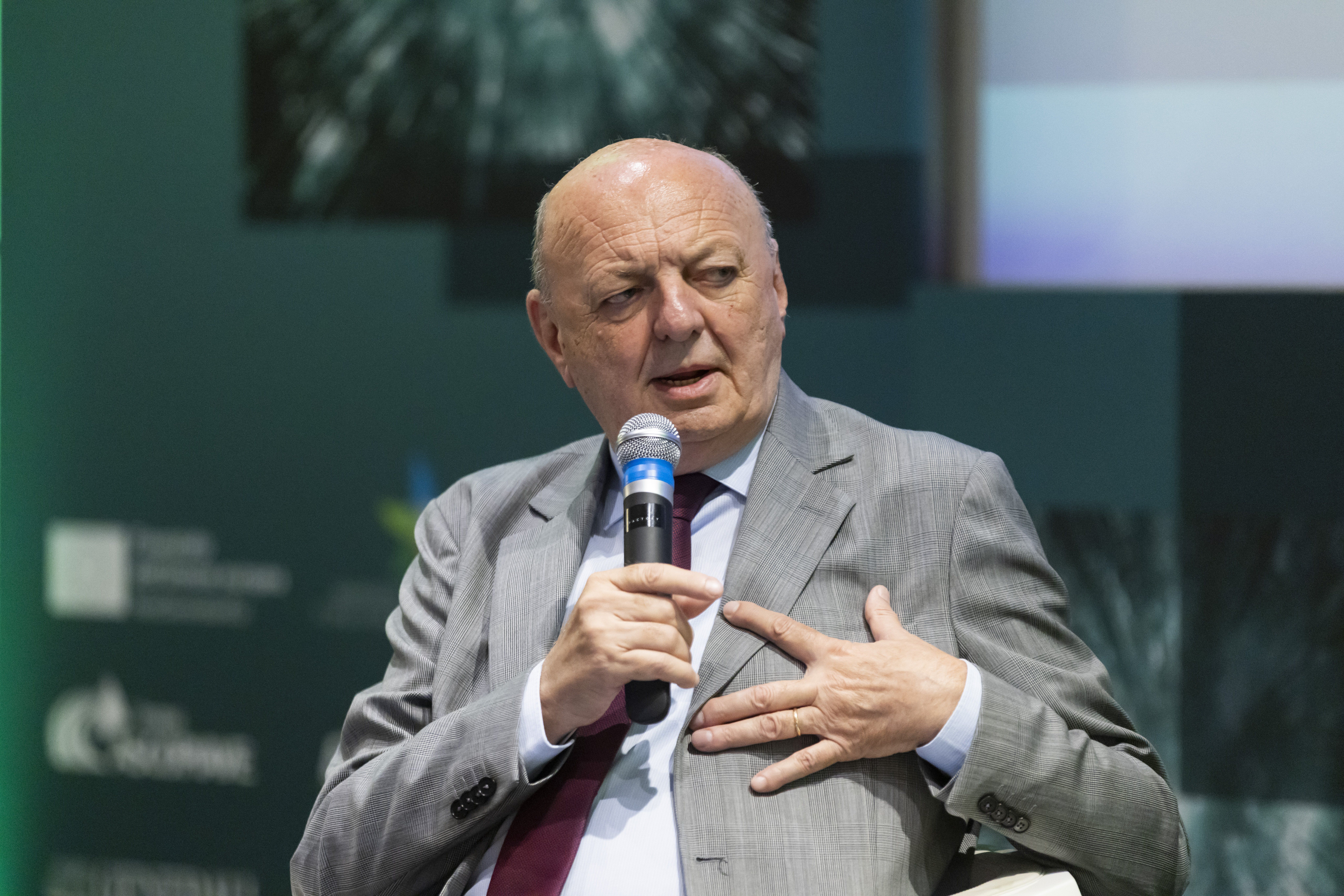 Pichetto al convegno della «Verità»: «Ora norme per ridurre le bollette»