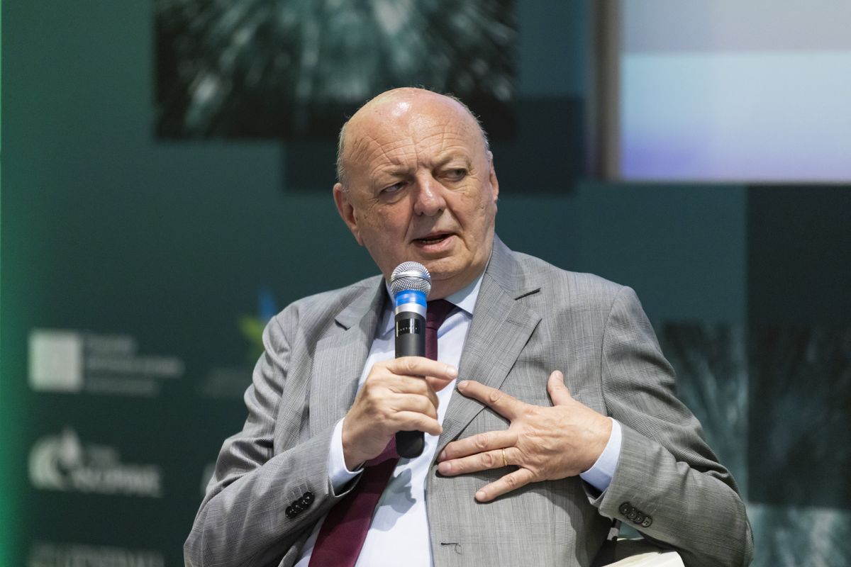 Pichetto al convegno della «Verità»: «Ora norme per ridurre le bollette»