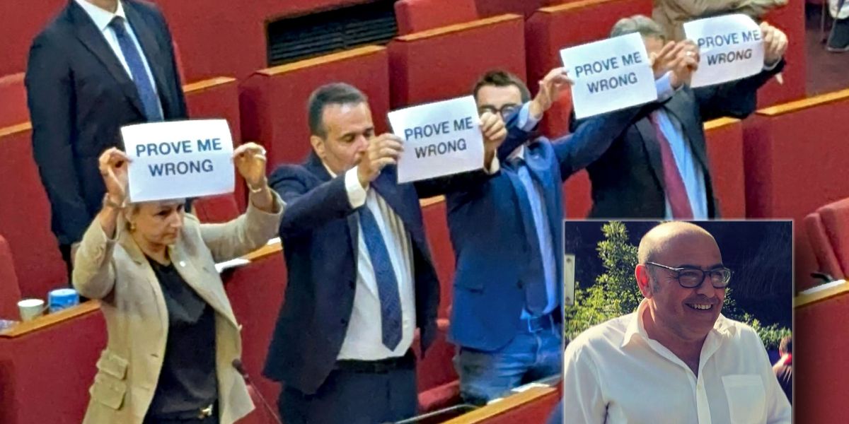 Così la sinistra combatte l’odio: «Vi abbiamo già appeso per i piedi» Così la sinistra combatte l’odio: «Vi abbiamo già appeso per i piedi»