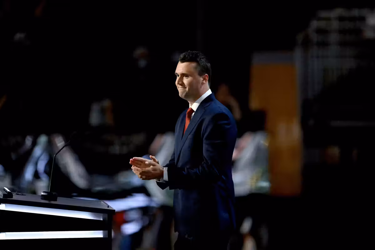 Charlie omofobo e razzista? Tutto inventato