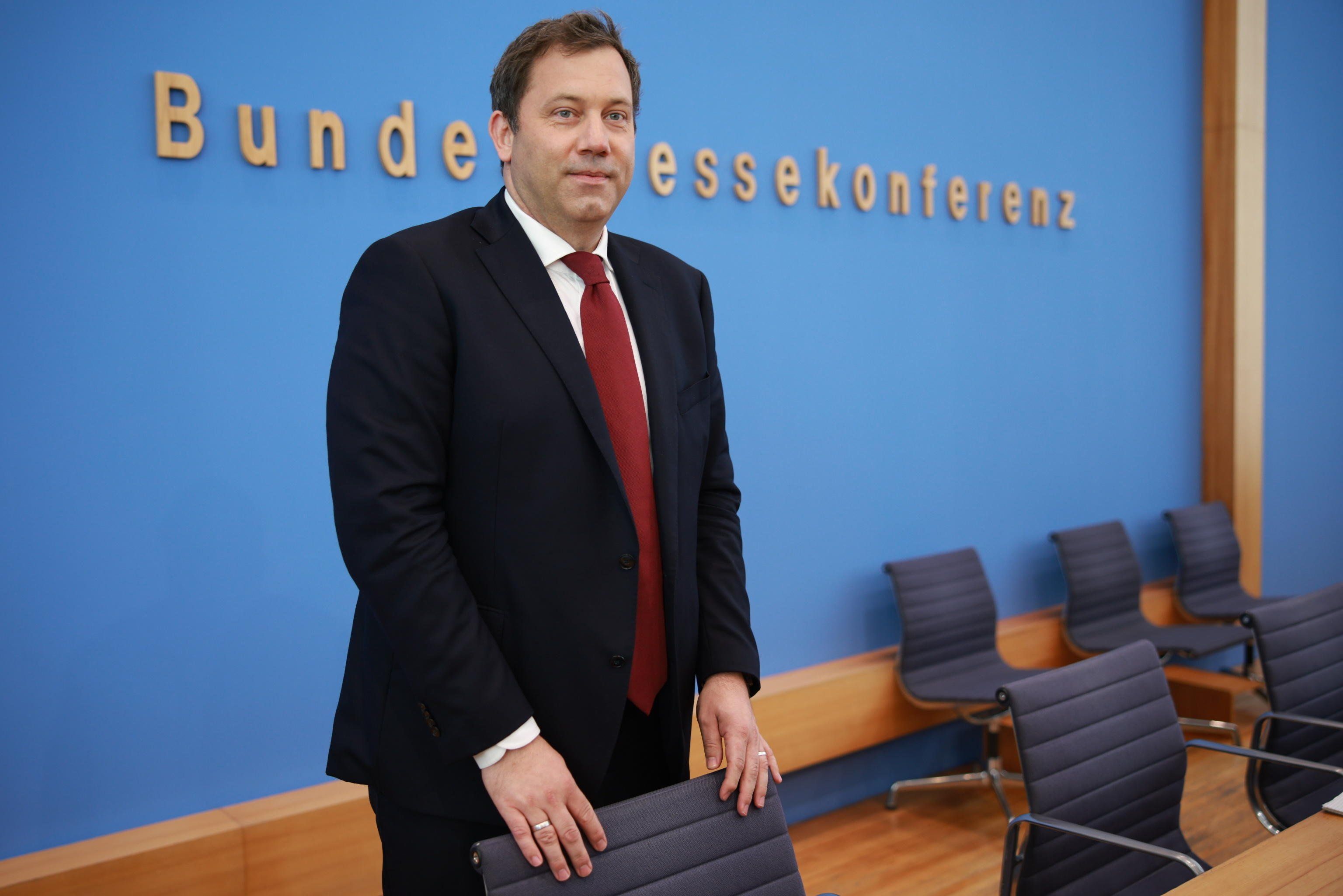 Germania malata, arriva l’austerità: sforbiciata alle pensioni e ai sussidi