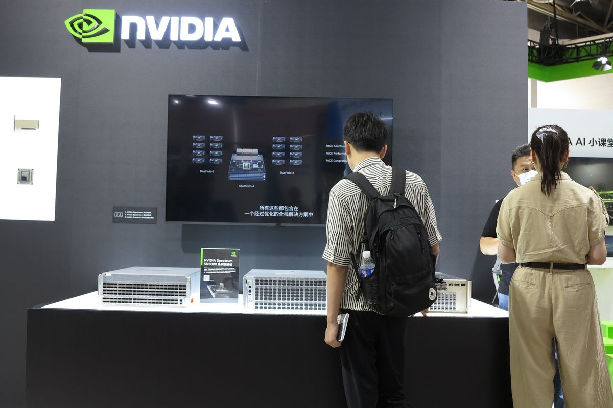 Usa-Cina, la guerra continua. Xi vieta alle «sue» società di comprare i chip di Nvidia