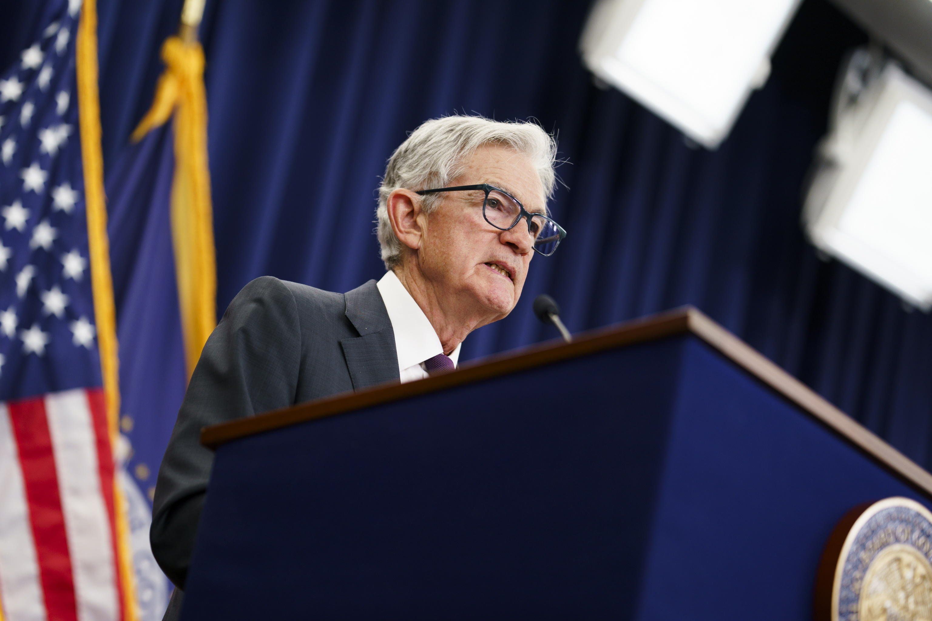 Alla fine Powell si arrende a Trump La Fed comincia a tagliare i tassi