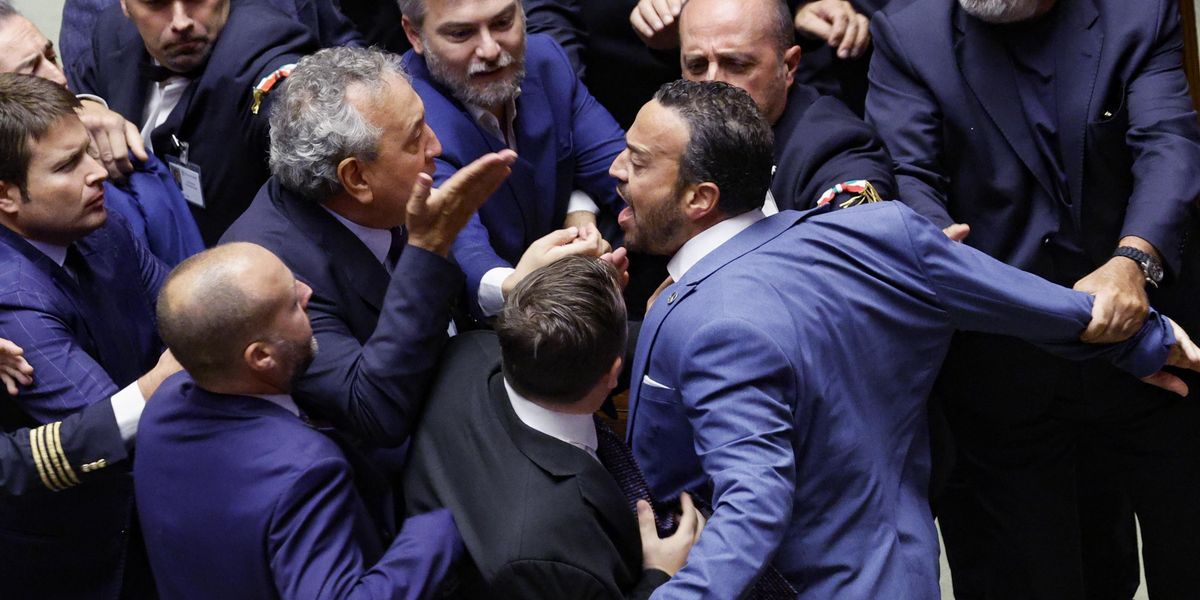 Agguato del Pd: rissa alla Camera