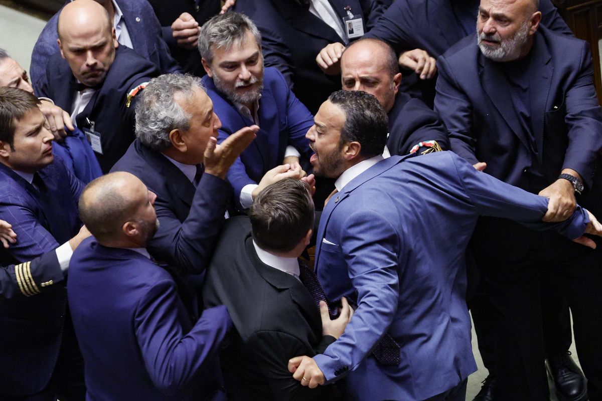 Agguato del Pd: rissa alla Camera