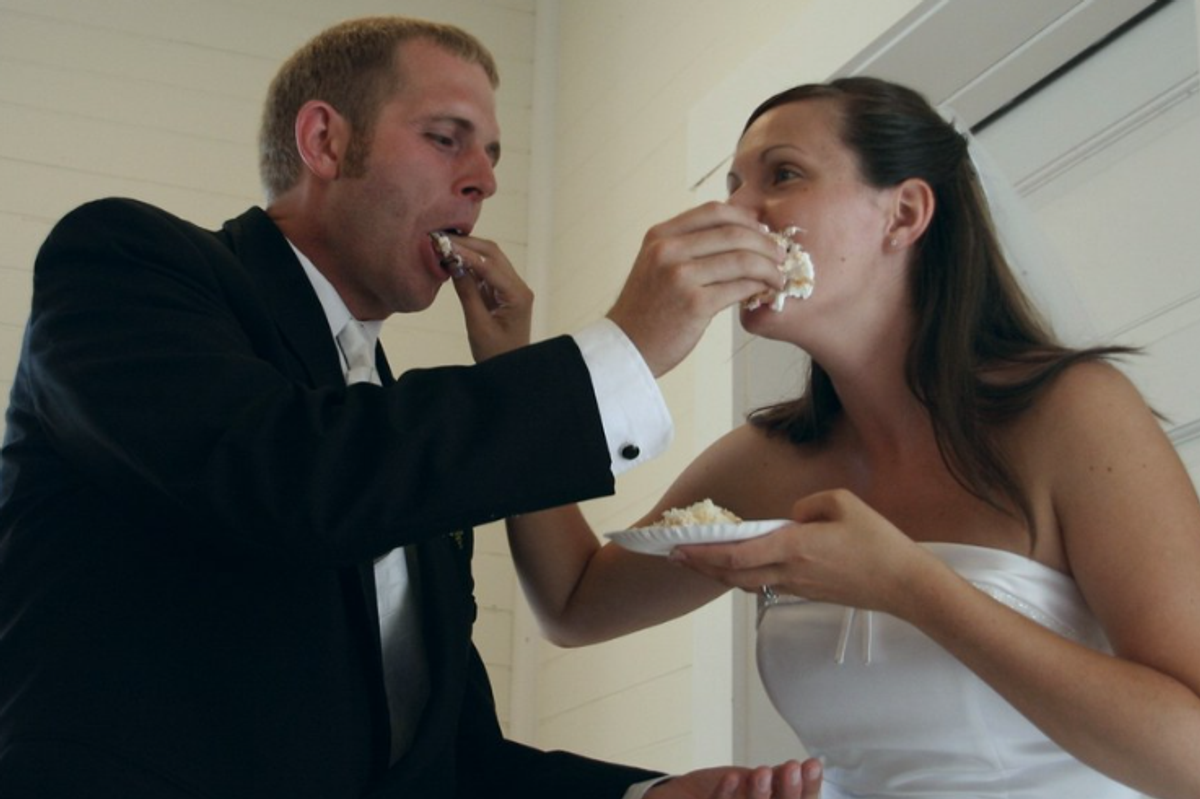 wedding, wedding cake, bride and groom, cake smash, frosting