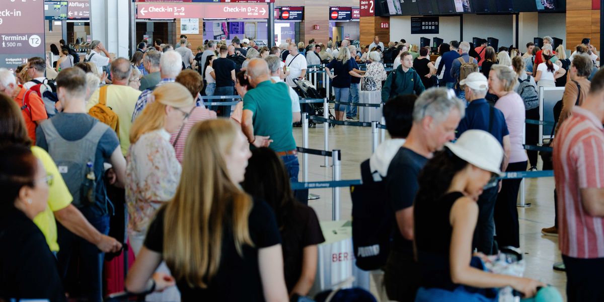 attacco cyber agli aeroporti europei bloomberg putin vuole l8217escalation