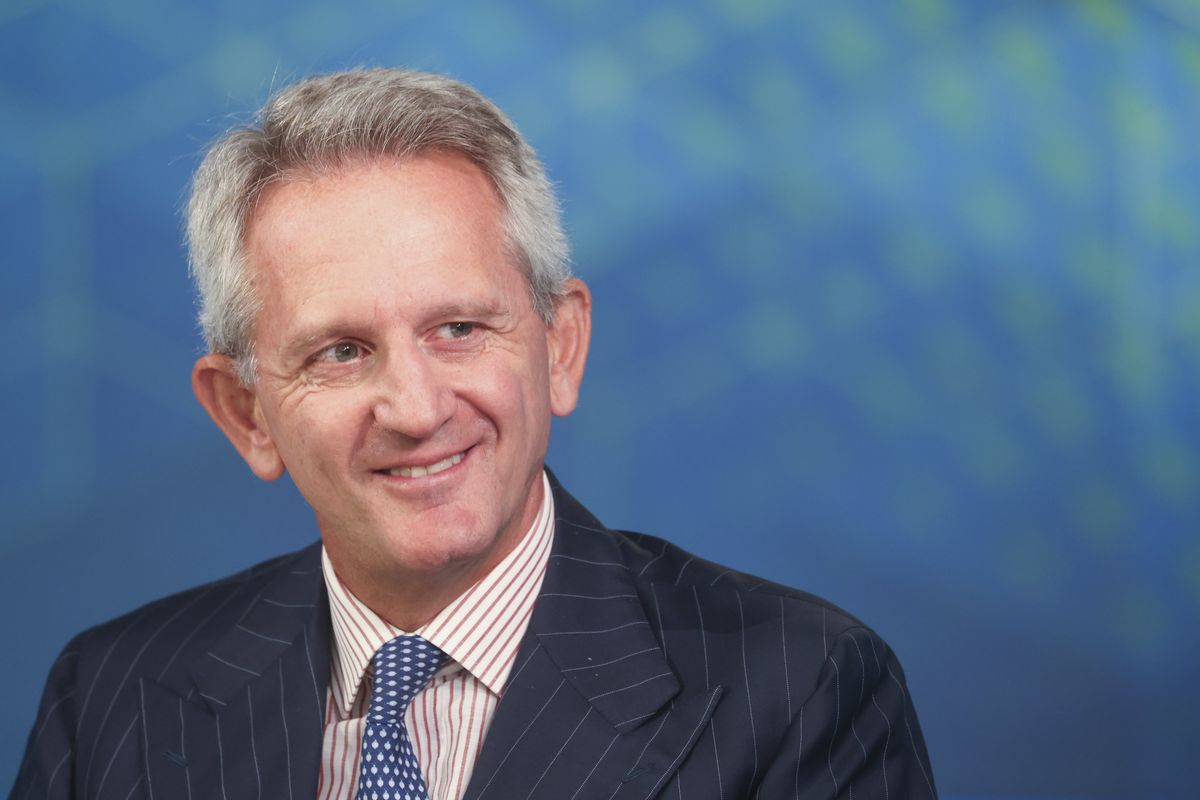 Prima insulta l’Opa, poi aderisce. Nagel punta sul rialzo del titolo Mps