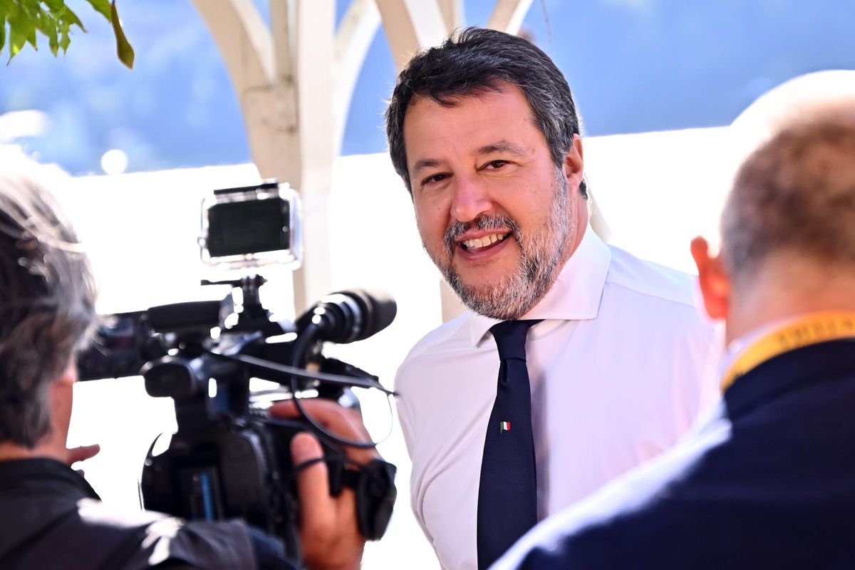 La prima di Vannacci sul prato di Pontida. Salvini: «Tutti i media ce l’hanno con noi»