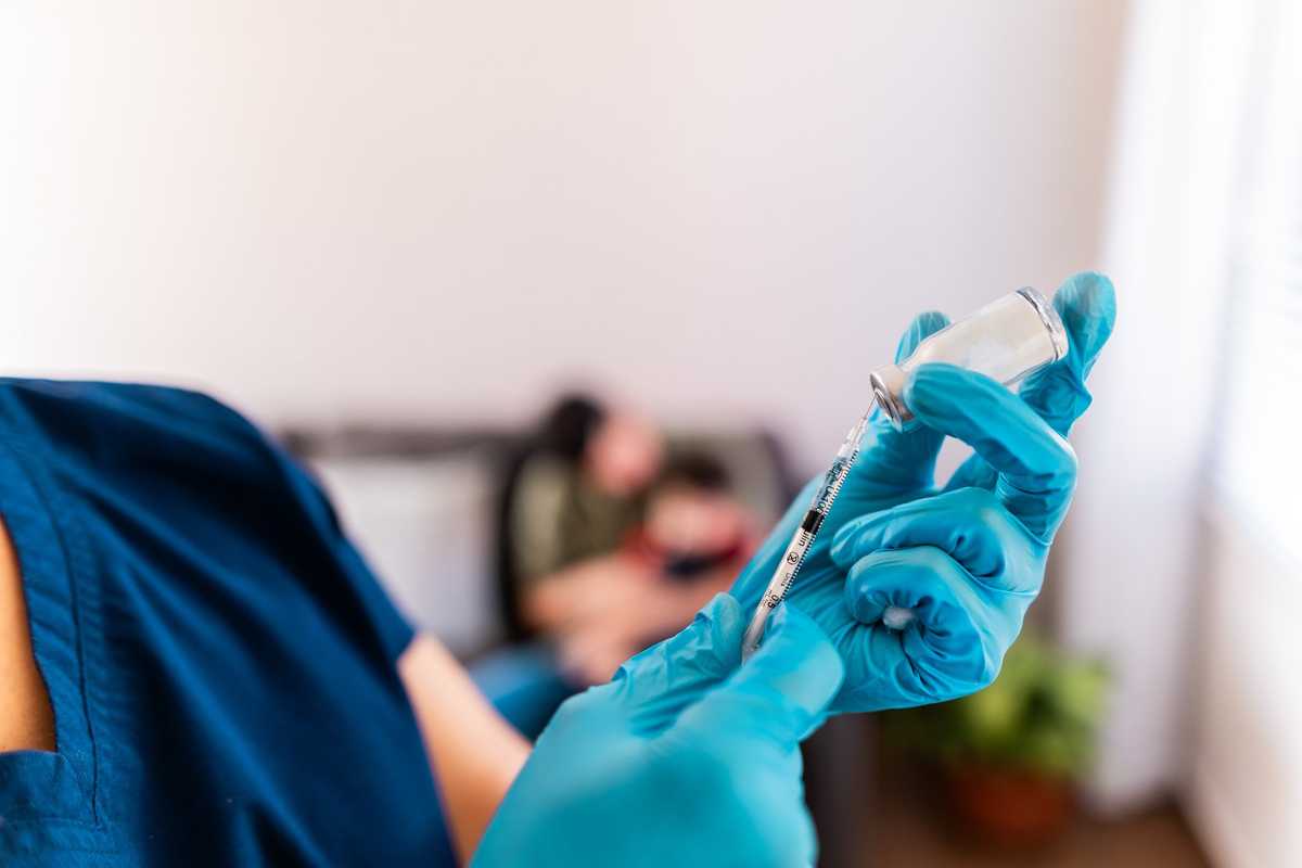 Basta vaccini Covid «raccomandati». Negli Usa si faranno solo se serve