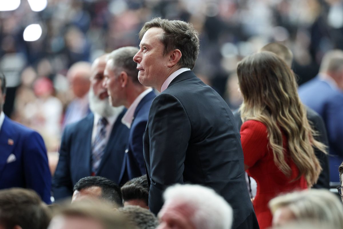 Torna Musk e punta ai giornali Ue