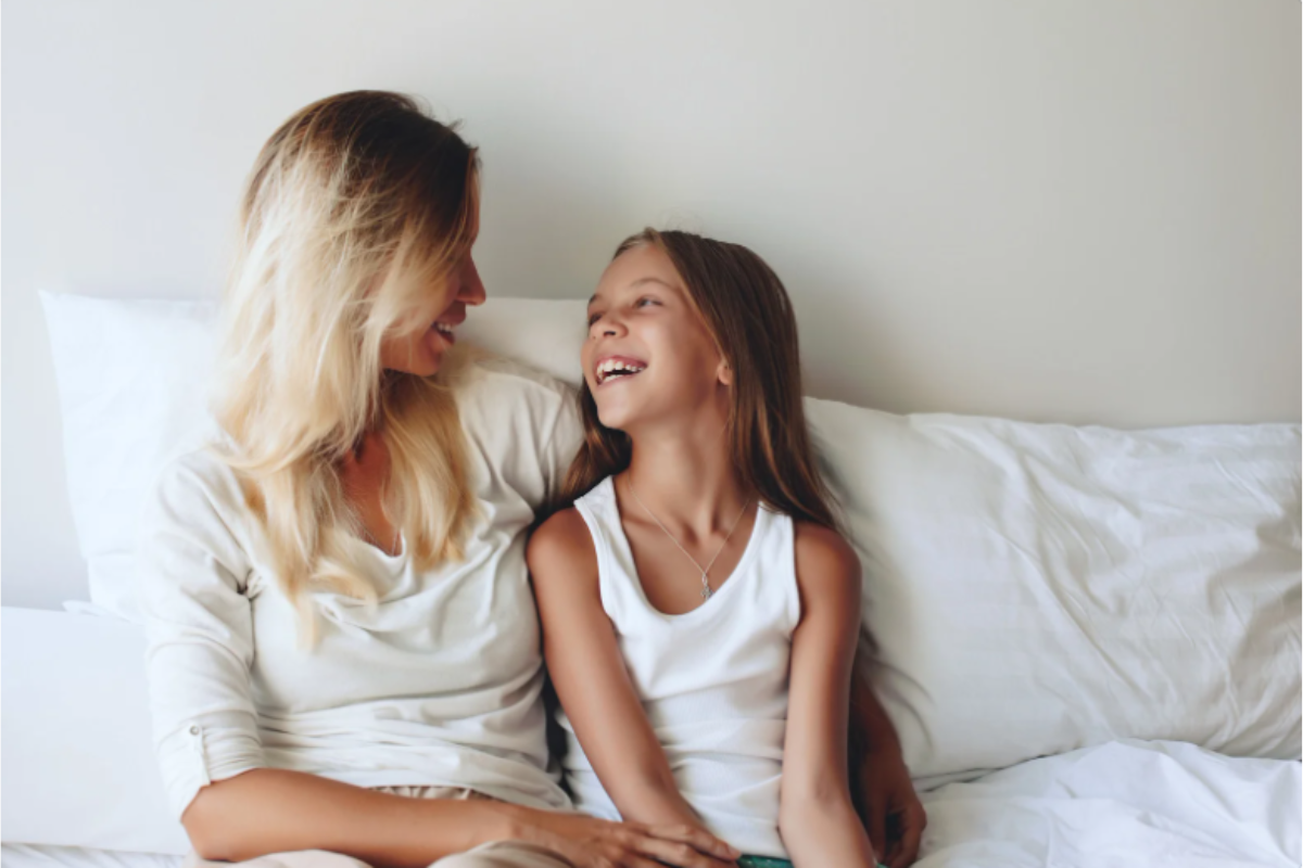 mom, mom daughter, tween, tween daughter, phone and tablet