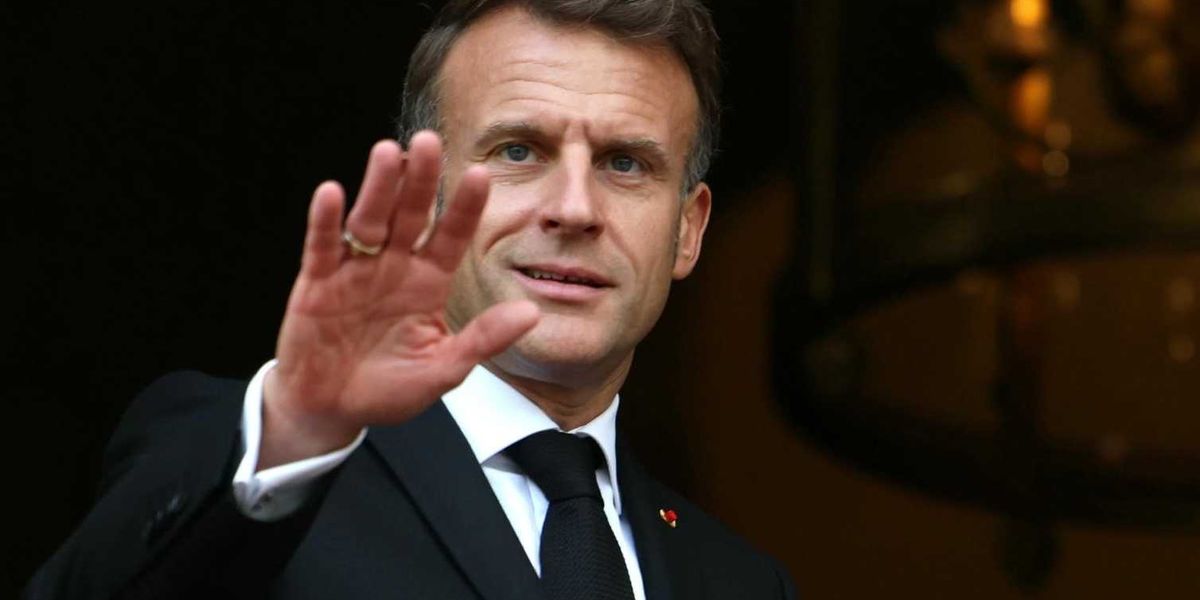 Macron vuol fare danni fino alla fine. Si gioca l’ultimo premier figurina
