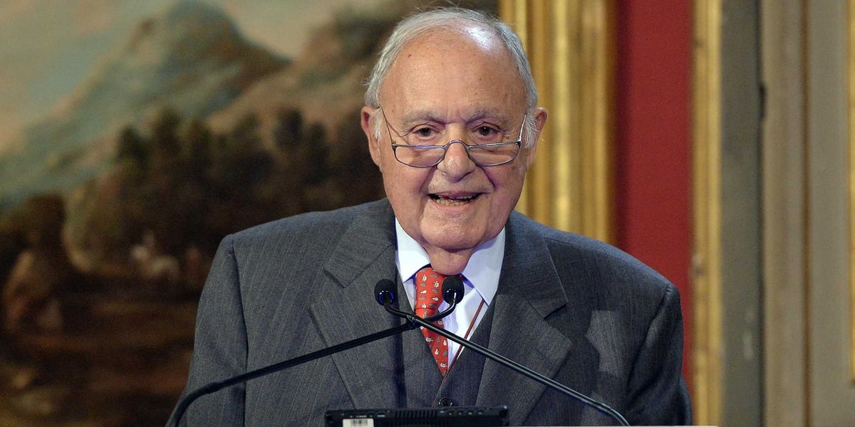 Savona striglia la Bce: «Coi conti in ordine lo spread è ingiusto, non deve esistere» Savona striglia la Bce: «Coi conti in ordine lo spread è ingiusto, non deve esistere»