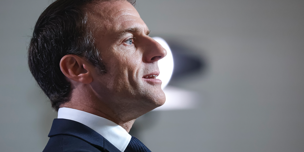 A Parigi viene fatta a pezzi la democrazia stessa