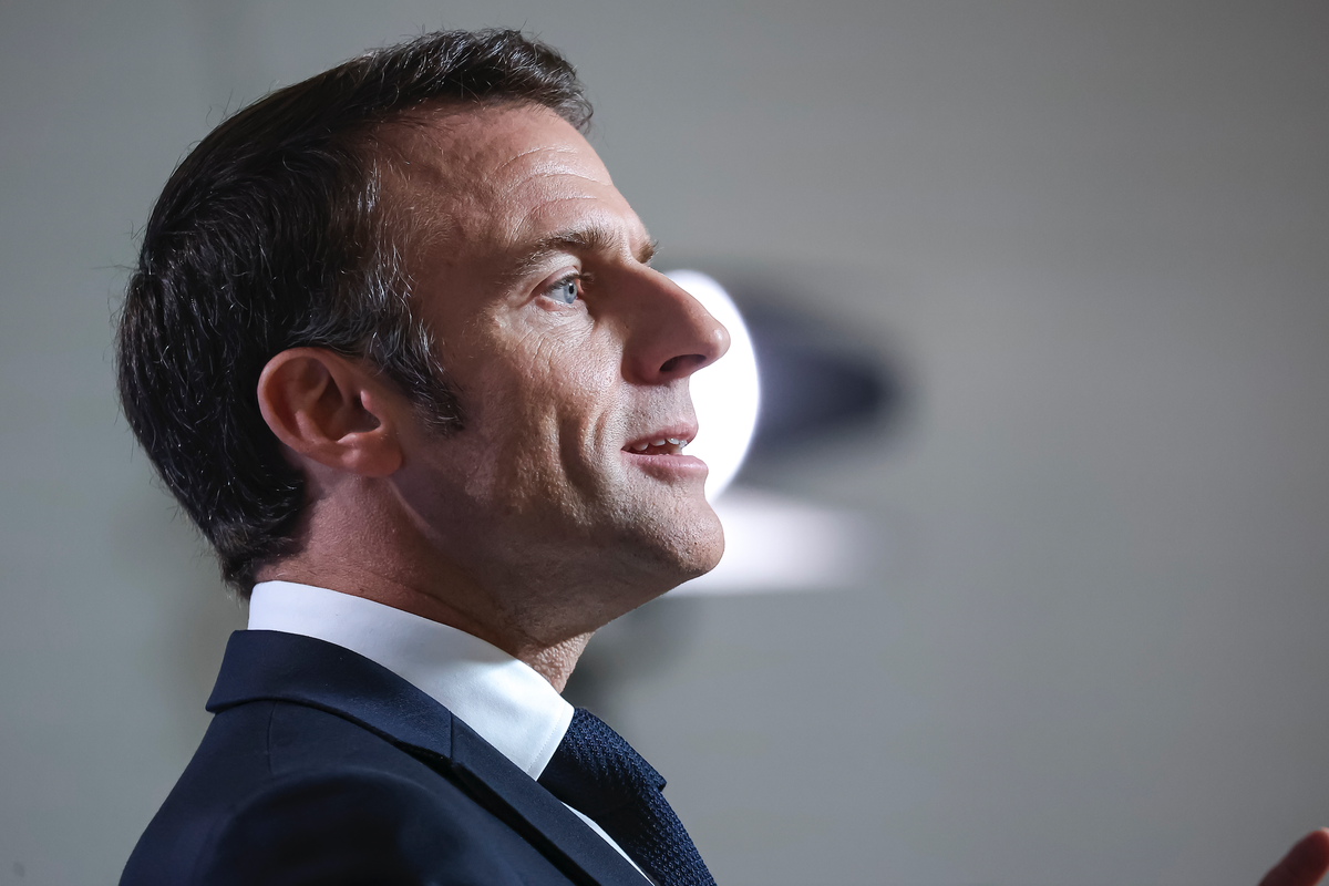 A Parigi viene fatta a pezzi la democrazia stessa