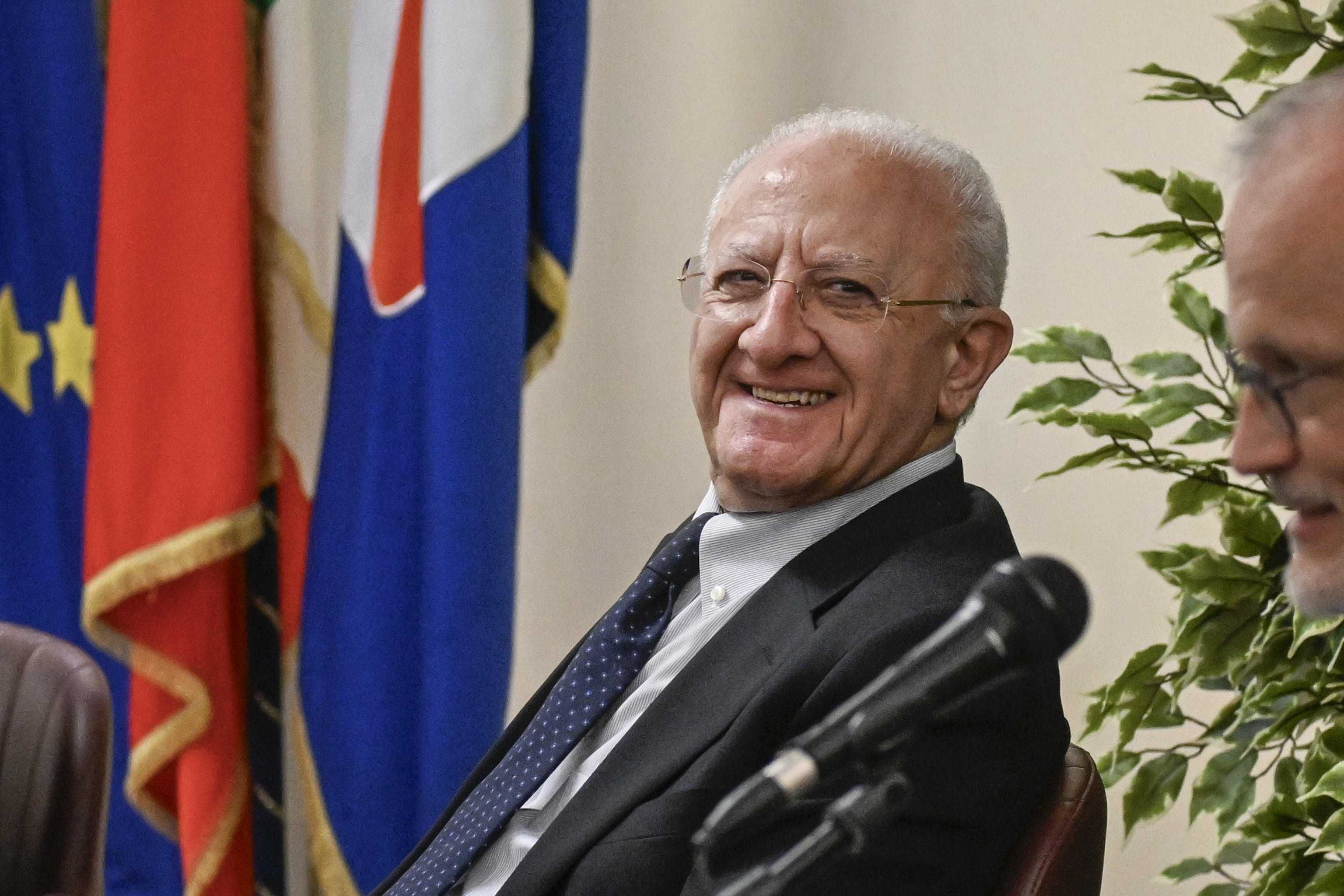 Lo sceriffo De Luca arresta il centrosinistra