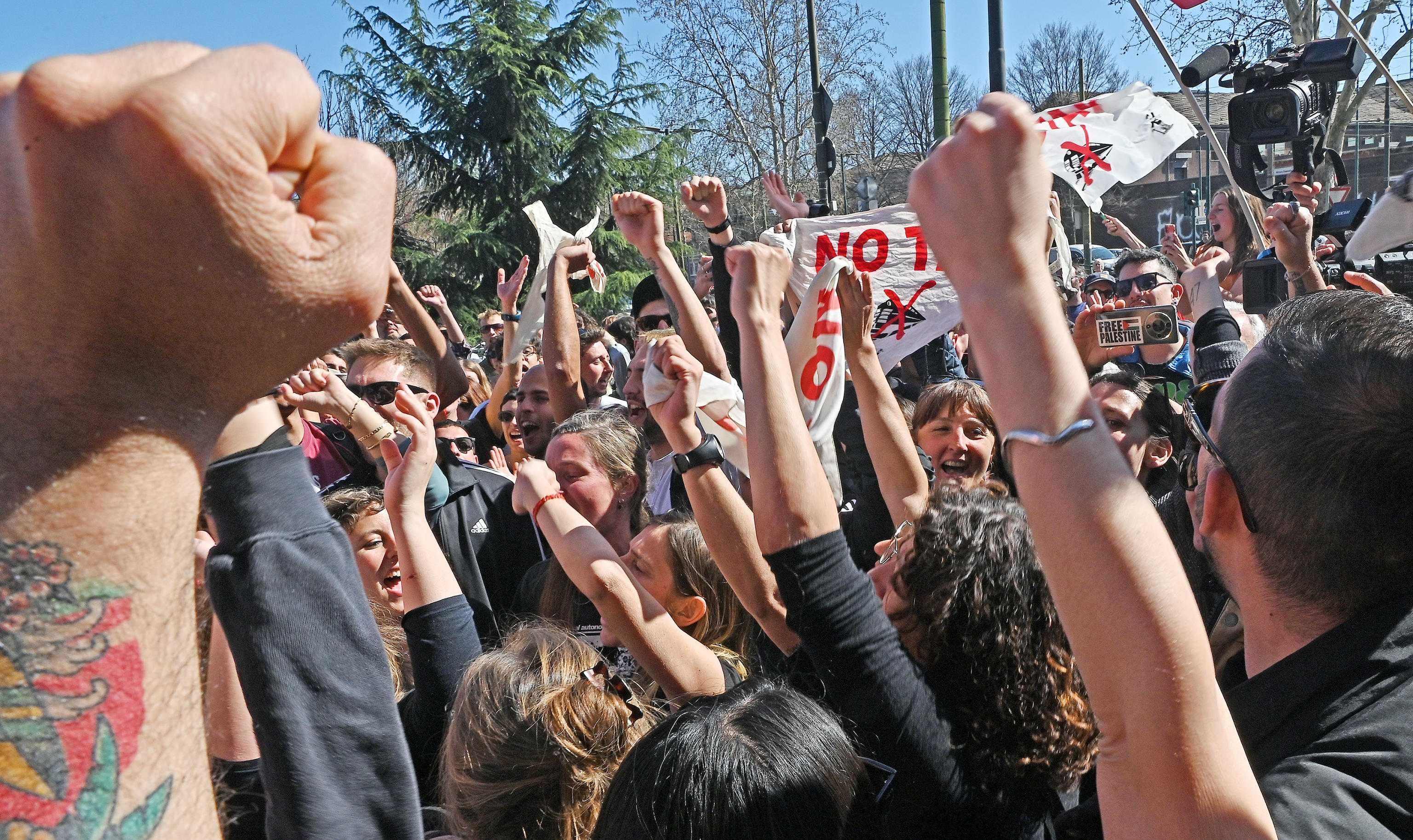 Centri sociali ancora in guerra. «Sarà un autunno caldissimo»