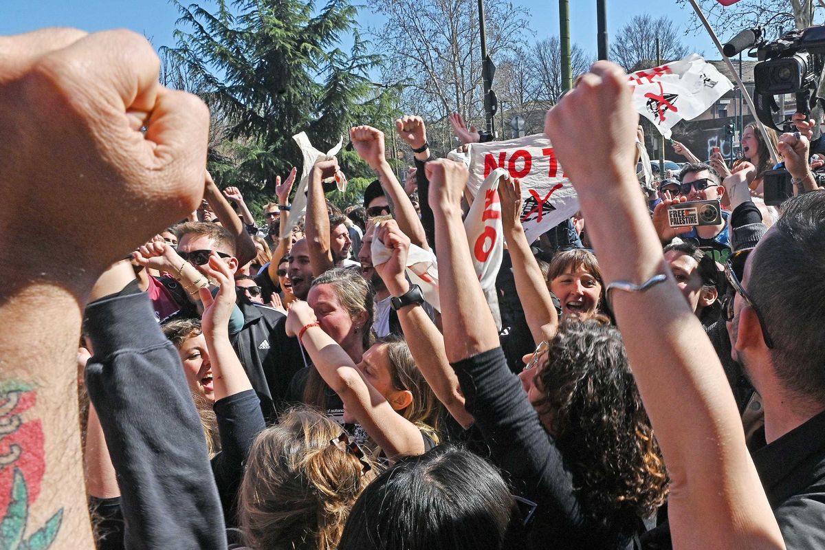 Centri sociali ancora in guerra. «Sarà un autunno caldissimo»