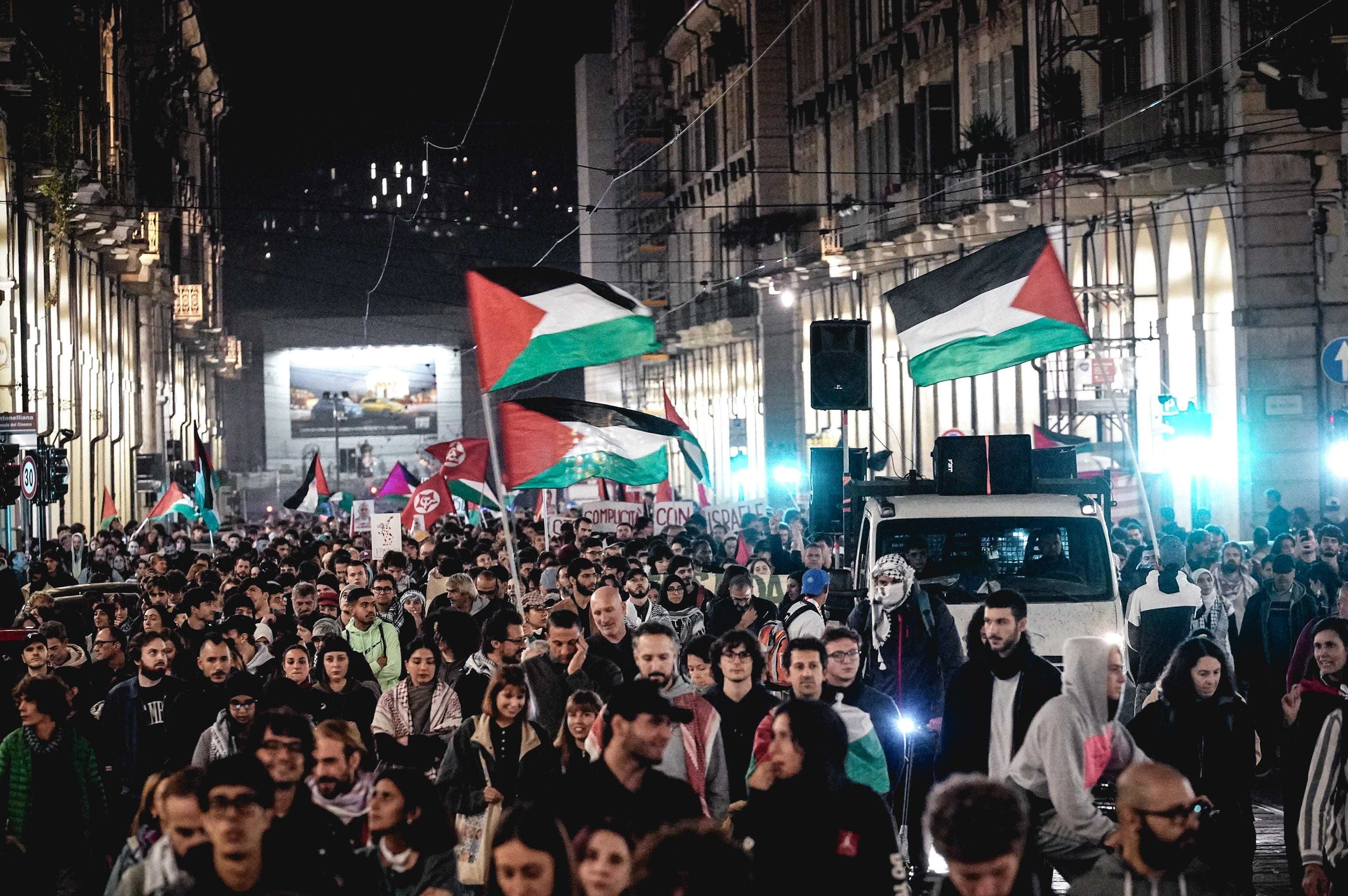 I compagni barattano Gaza con l’etica