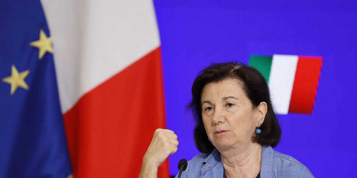 Dopo averla messa in soffitta la sinistra riscopre la Segre per dar addosso alla Roccella Dopo averla messa in soffitta la sinistra riscopre la Segre per dar addosso alla Roccella