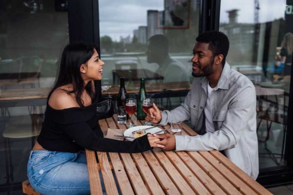 first date; bad first date; dating; date questions; job interview date; boring date; conversation starters