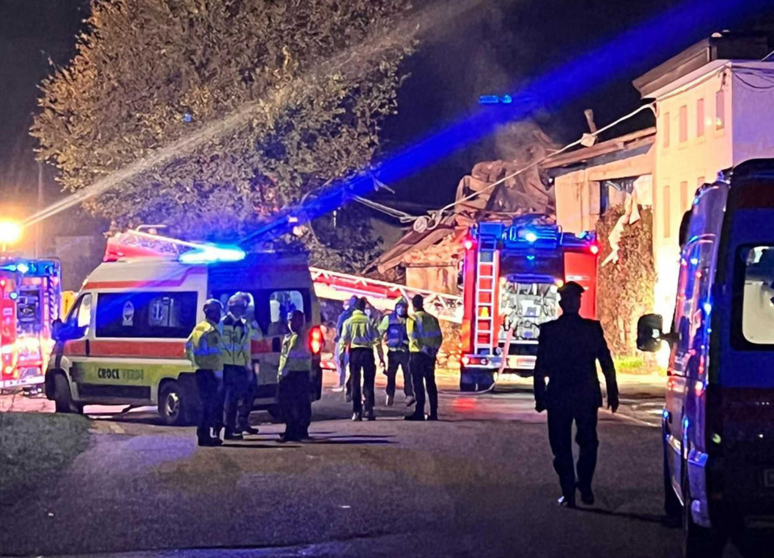 Esplode casa da sgomberare, uccisi tre carabinieri. Meloni: «Funerali di Stato»
