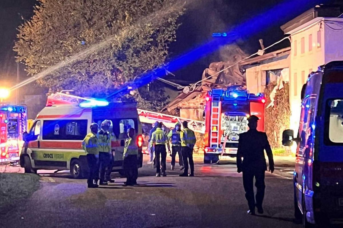 Esplode casa da sgomberare, uccisi tre carabinieri. Meloni: «Funerali di Stato»