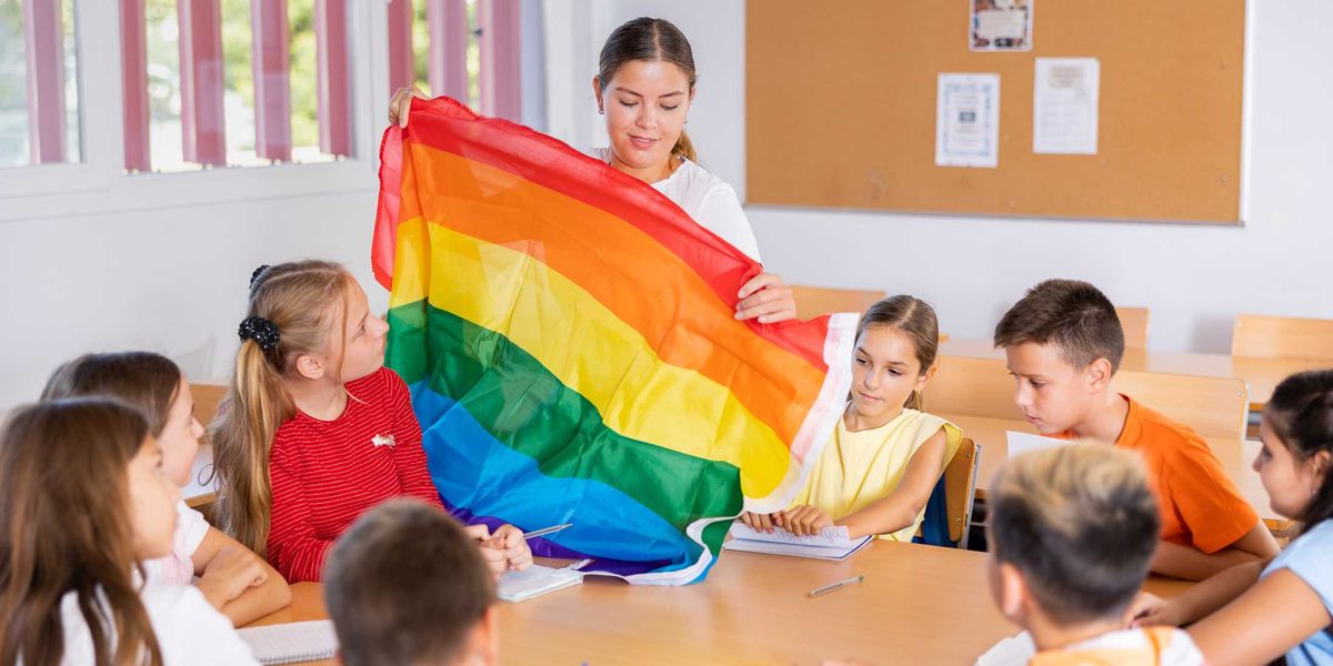 Piangono per lo stop ai corsi gender ma il lutto vero è per i fondi saltati Piangono per lo stop ai corsi gender ma il lutto vero è per i fondi saltati