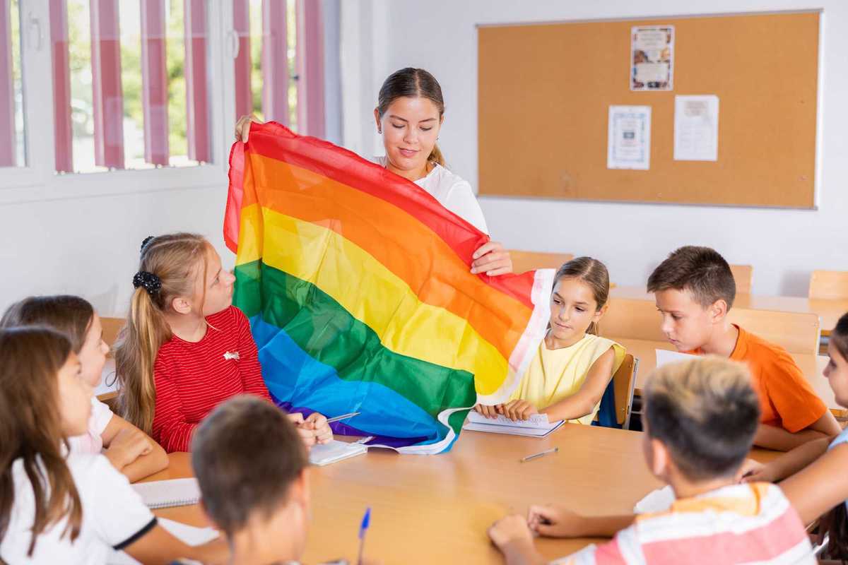 Piangono per lo stop ai corsi gender ma il lutto vero è per i fondi saltati