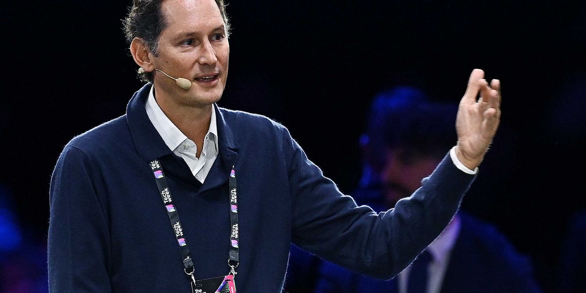elkann apre alla cina e chiude in italia
